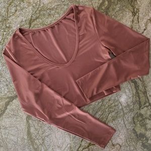 mariposa | brown long sleeve crop top
